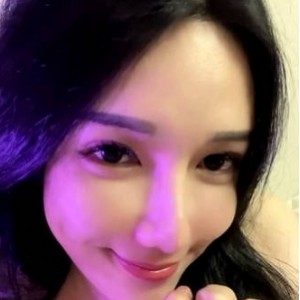 某推网红顾灵曦最新1对1合集【12V329M】