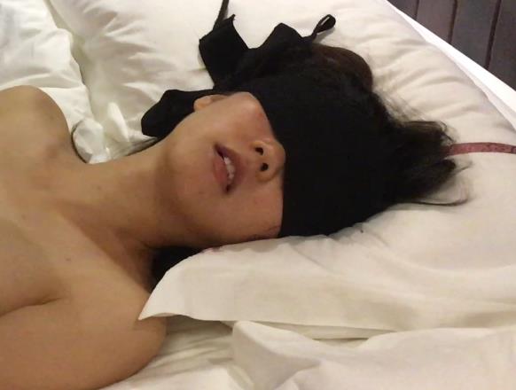 美腿护士妹子